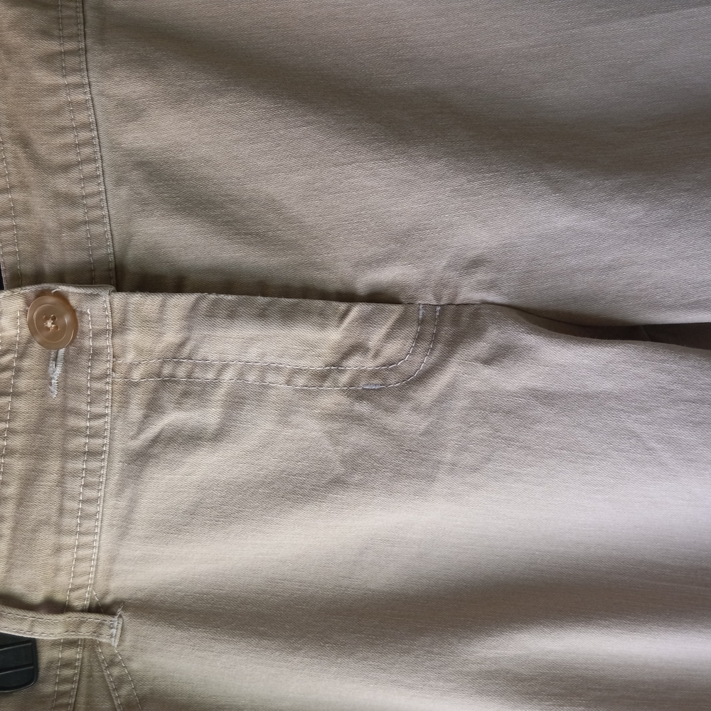 Tribal Studio Womens Size 10 Light Weight Khaki Capris